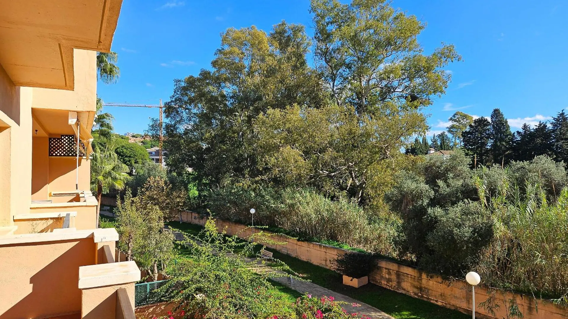 Three Bedroom Apartment In Las Chapas Marbella 0*,  Espanha
