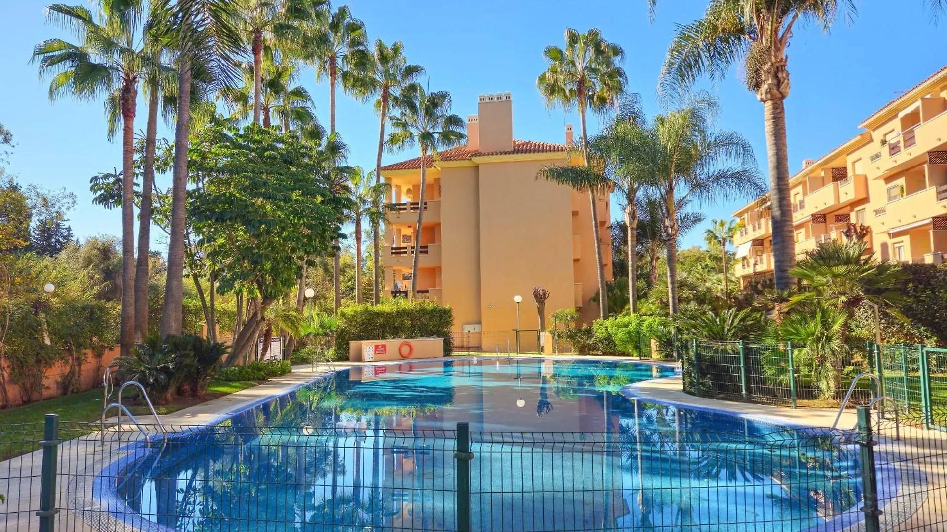 Three Bedroom Apartment In Las Chapas Marbella