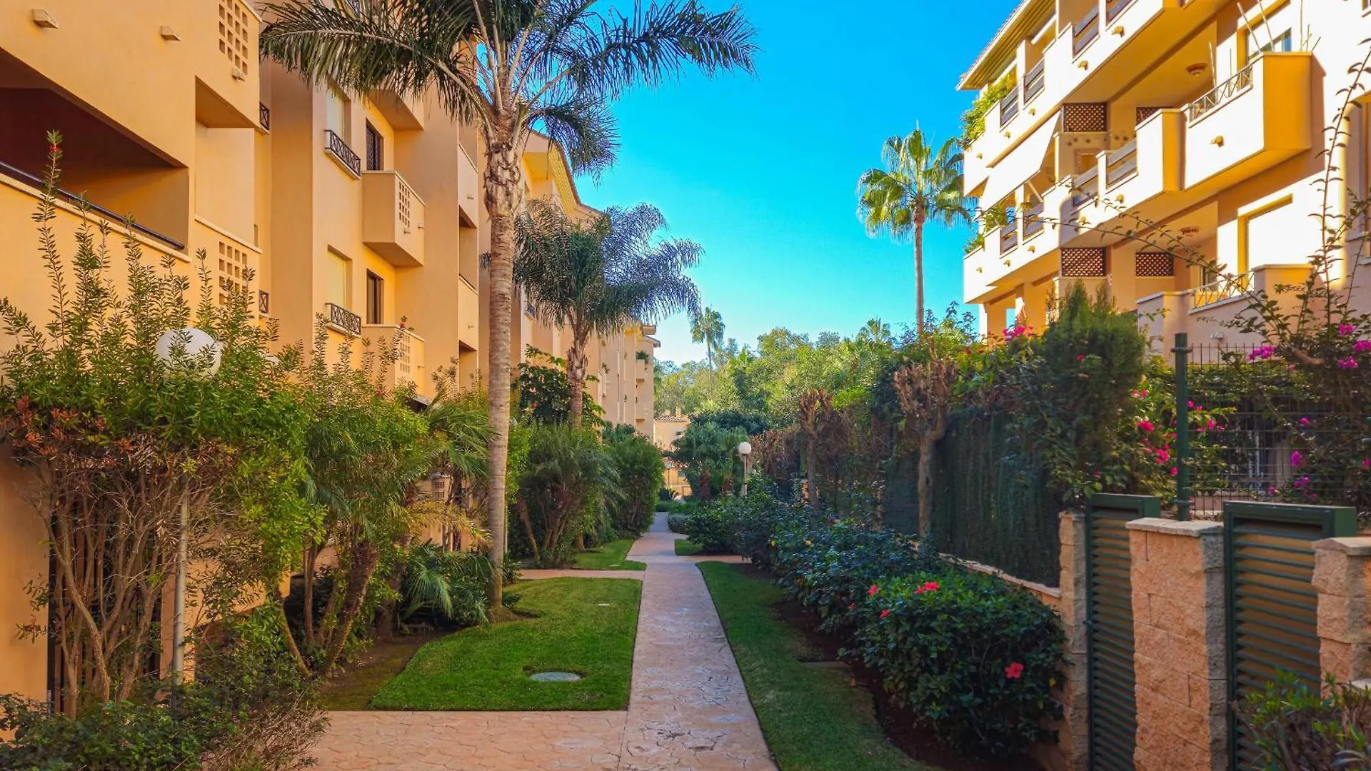 Three Bedroom Apartment In Las Chapas Marbella