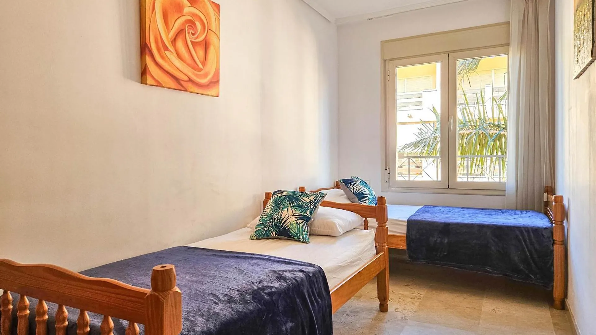Three Bedroom Apartment In Las Chapas Marbella 0*,